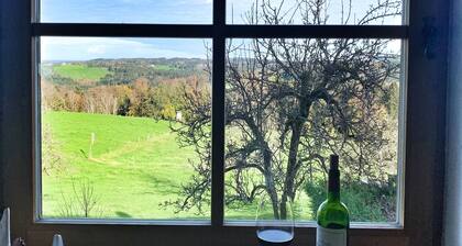 Vacation apartment with 2 separate bedrooms, living room with tiled stove, mountain view