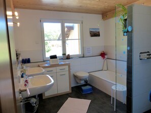 Bathtub, hair dryer, towels, soap - Family vacation, Black Forest, Black Forest, Schauinsland, Internet, animals, Freiburg (Oberried)