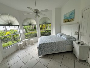 4 bedrooms, iron/ironing board, WiFi, bed sheets - Courtyard villa close to the beach on the river with sea access, lots of privacy, south-facing (Florida)