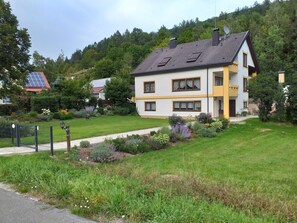 Unclassified image, 3 of 36, button