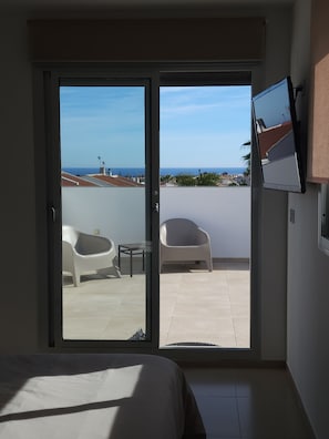 3 chambres, coffres-forts dans les chambres, fer et planche Ă repasser