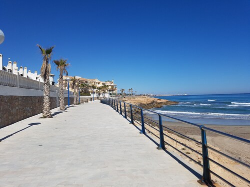 PRACHTIGE MODERNE VILLA MET PRIVÉZWEMBAD DICHT BIJ STRANDEN EN GOLFCURSUSSEN