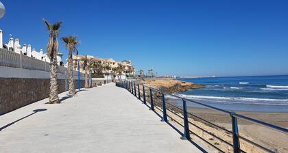 BELLE VILLA MODERNE AVEC PISCINE PRIVEE PROCHE DES PLAGES ET DES GOLFS
