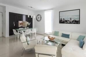 Smart TV, DVD player, books, stereo