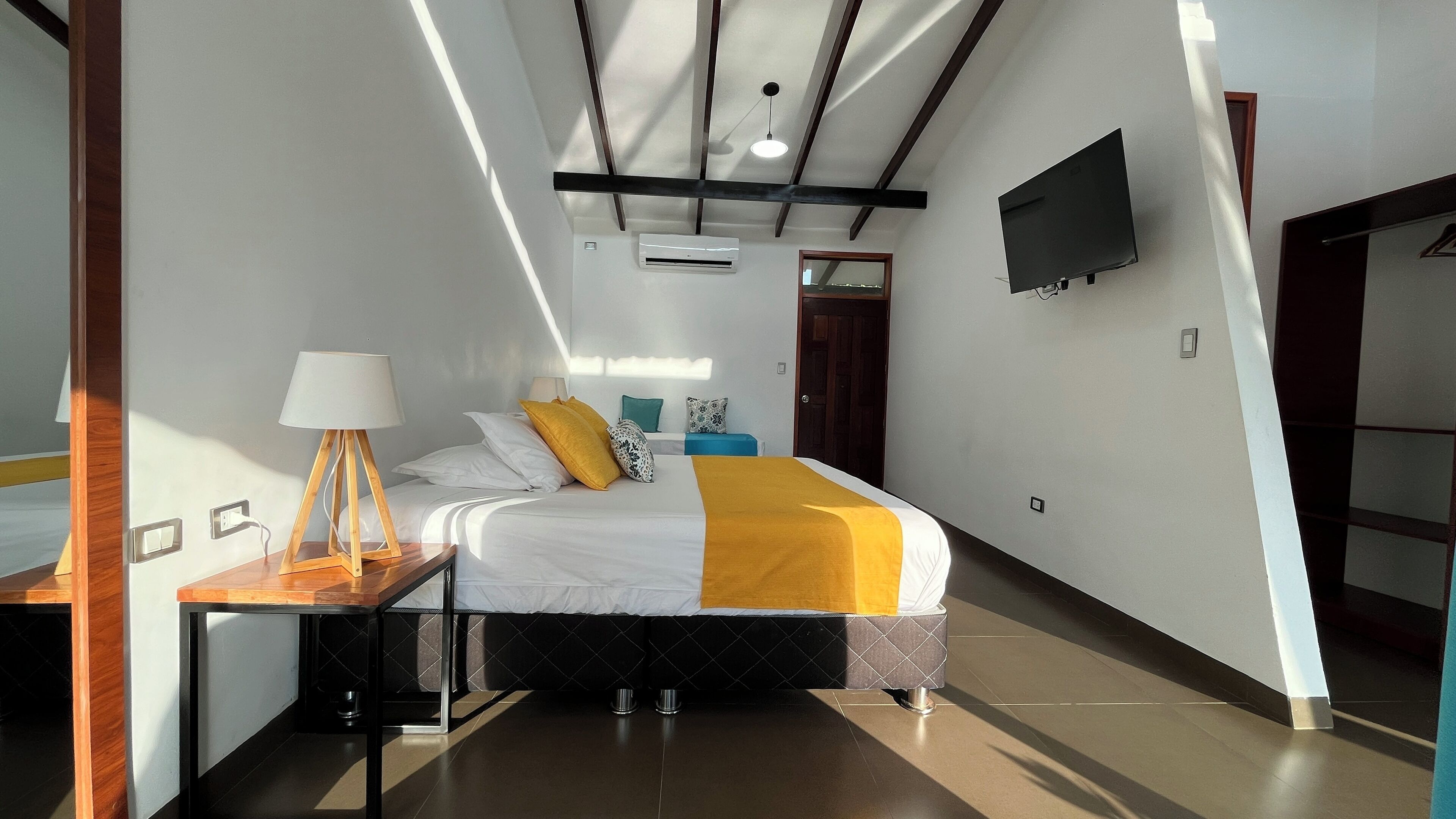 Bungalow superior, vistas a la laguna | 1 dormitorio, minibar, escritorio y wifi gratis