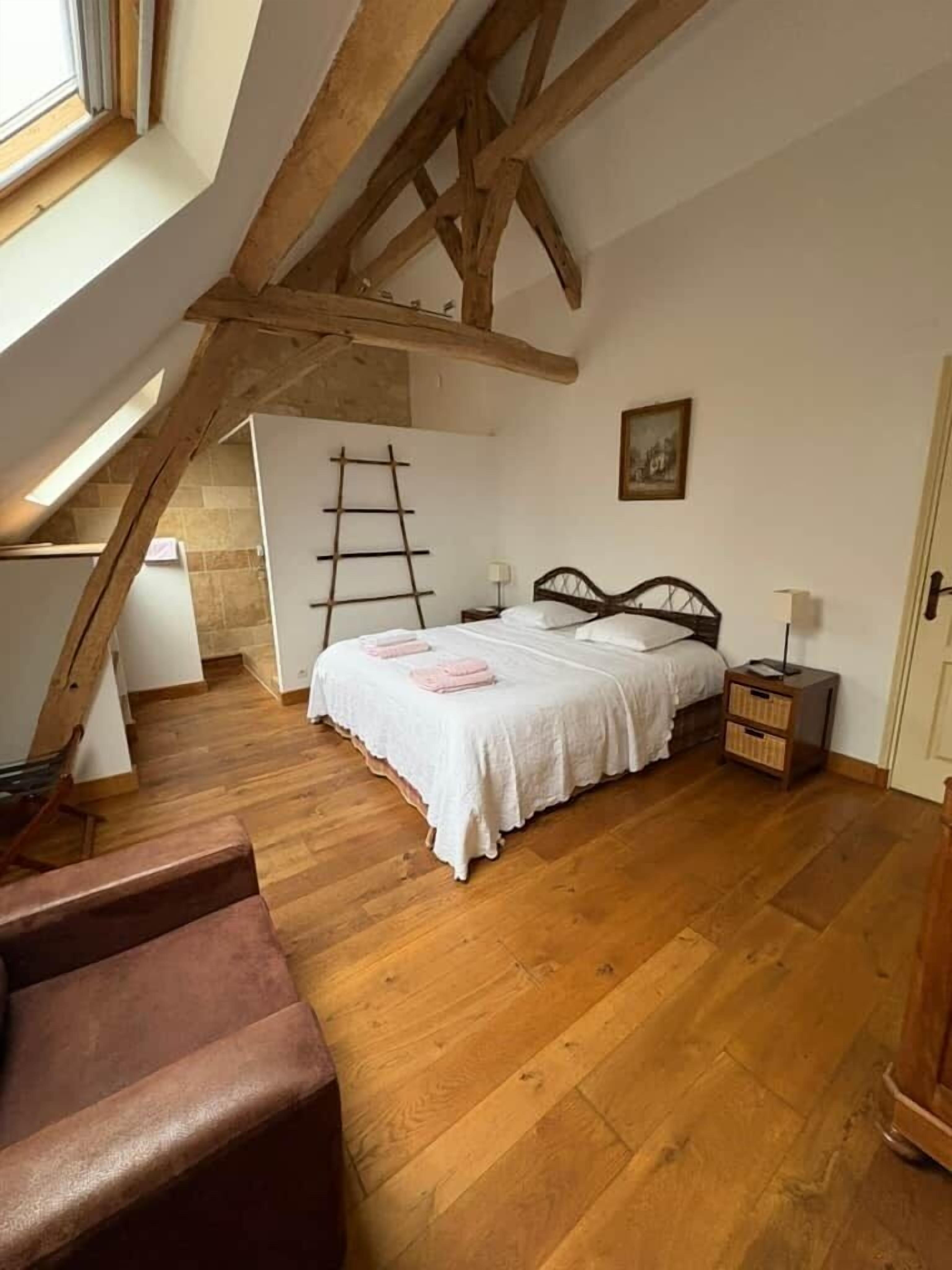 6 chambres, fer et planche à repasser, lit parapluie, Wi-Fi gratuit
