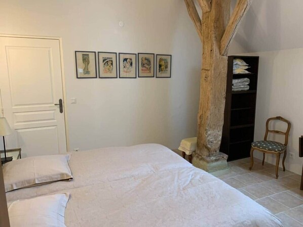 6 chambres, fer et planche à repasser, lit parapluie, Wi-Fi gratuit