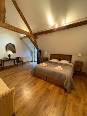 6 Schlafzimmer, Bügeleisen/Bügelbrett, Reisekinderbett, kostenloses WLAN