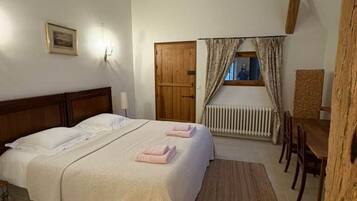 6 bedrooms, iron/ironing board, travel crib, free WiFi