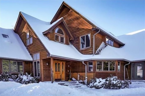 ML03-Lakefront Retreat, Hot Tub, Pets Ok! New A/C!