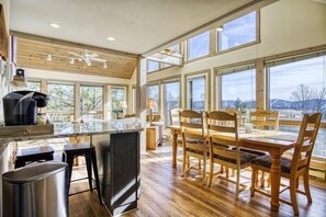 Interior - NP99- Views! Close to towns! Hot tub! (Davis)