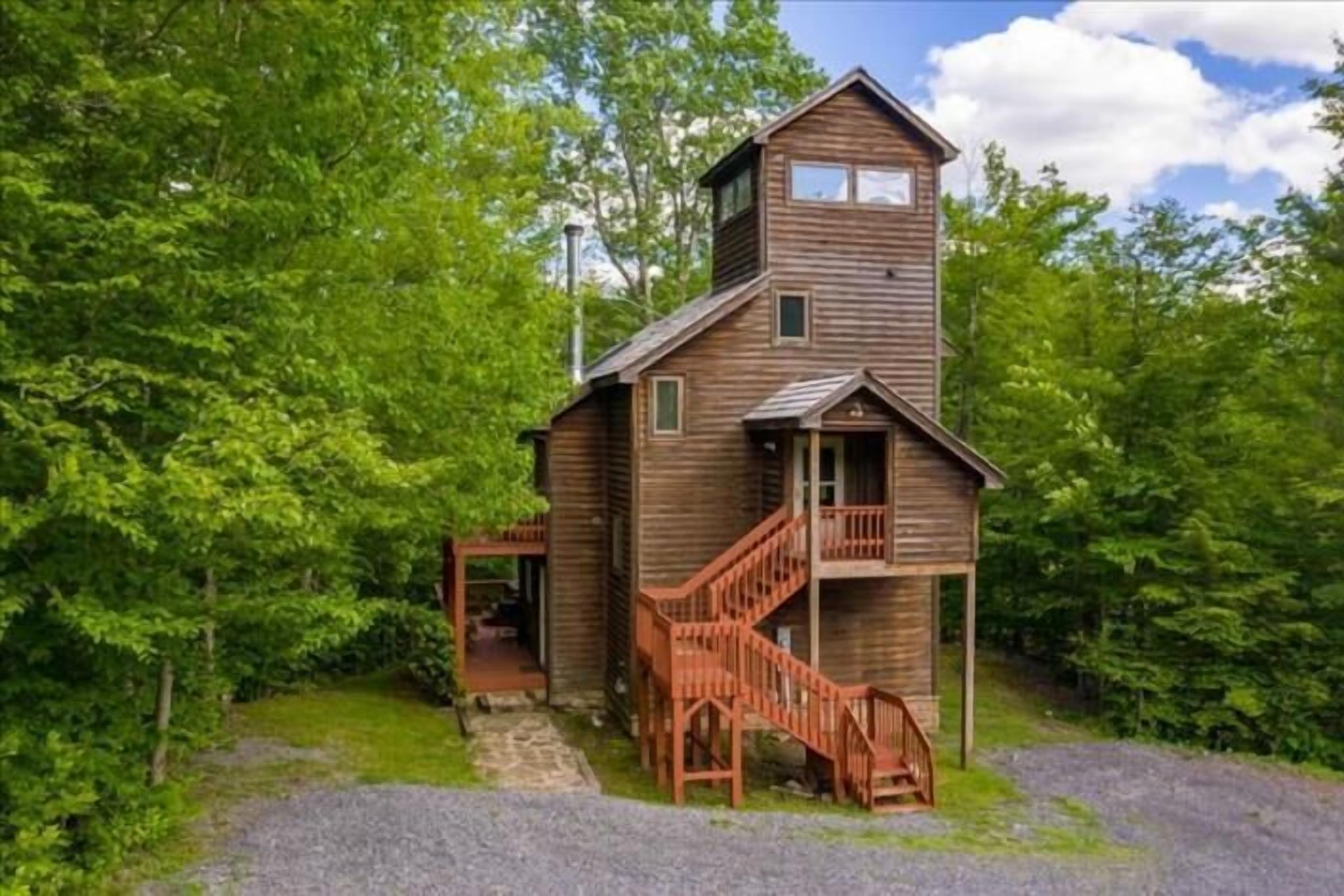 NP11-Pet Friendly, Minutes to towns! Hot Tub!