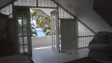 2 bedrooms, in-room safe, iron/ironing board, free WiFi