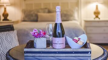 Iron/ironing board, travel crib, free WiFi, bed sheets