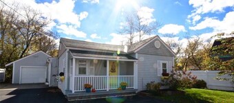 Relaxed South End Rockland Bungalow, 5 minute walk from downtown
