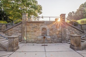 المنطقة المحيطة بالمنشأة