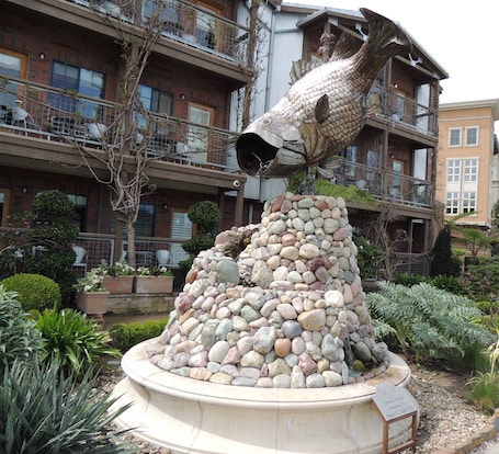 Property grounds. Relaxing & Romantic 1 bedroom Condo, in the Heart of Wine Country