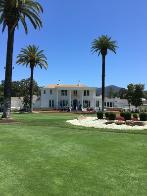 Exterior - Relaxing & Romantic 1 bedroom Condo, in the Heart of Wine Country  (Napa)