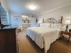 1 bedroom, iron/ironing board, travel cot, free WiFi - Relaxing & Romantic 1 bedroom Condo, in the Heart of Wine Country  (Napa)