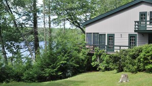 A cabin with a deck overlooking a lake, surrounded by dense forest. - Private beautiful setting, Lyme's best kept secret, Swim, Boat, Fish, Hike (Old Lyme)