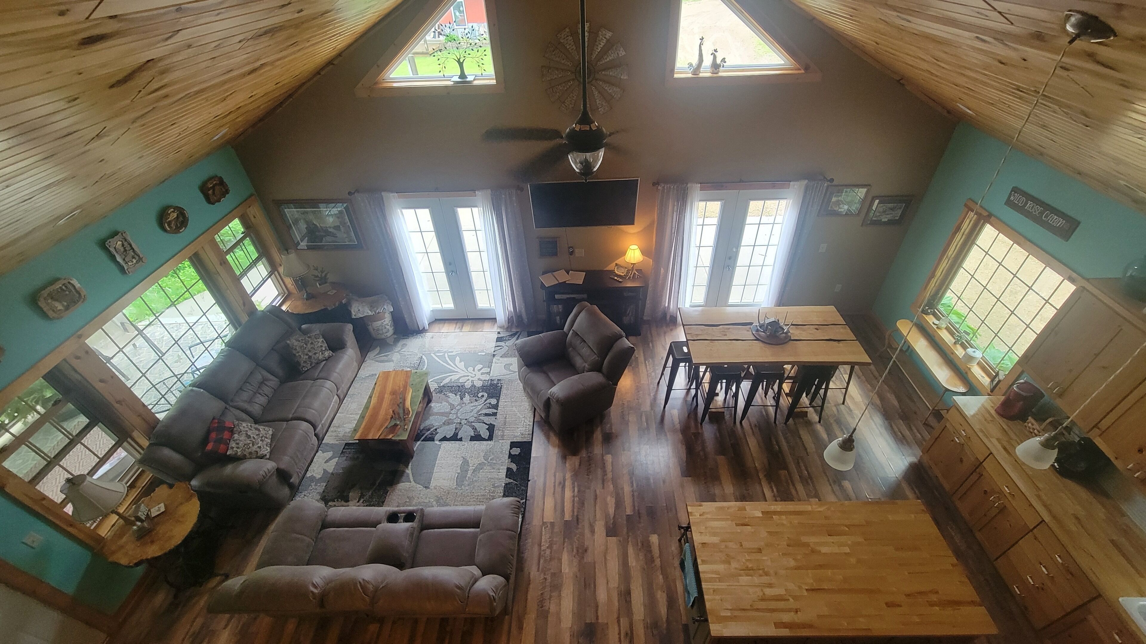 Smart TV, fireplace, DVD player, books