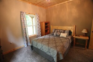 3 chambres, bureau, fer et planche à repasser, lit parapluie