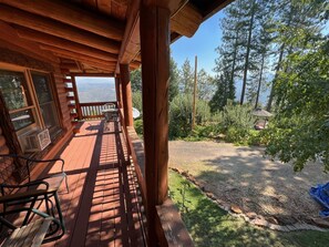 Property grounds - Lillaskog Lodge: Family Friendly Ridge Top Lodge, Near Yosemite (Groveland)