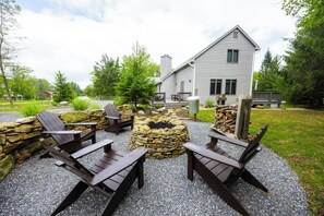 Property grounds - YR36-Complete update 2024! Fire Pit! Hot Tub! (Davis)