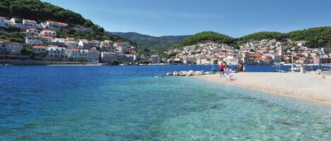 Plage à proximité, pêche sur place