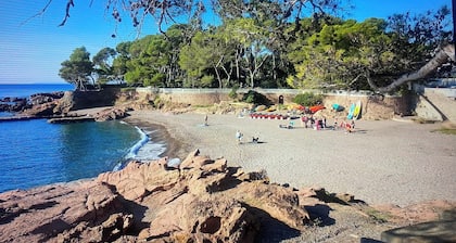 Saint Raphael beautiful villa 170 m2 swimming pool, very quiet, comfortable, residential