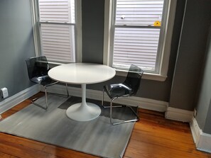 Dining - Fulton market / Noble Square FREE parking, Laundry, 2.5 miles to Mag Mile! (Chicago)