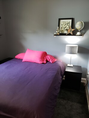 2 室のベッドルーム、アイロン / アイロン台、WiFi、ベッドシーツ