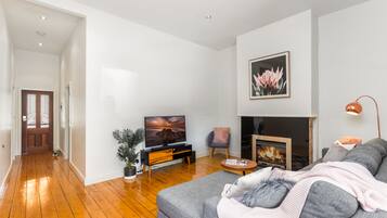 Smart TV, fireplace, Netflix, DVD player