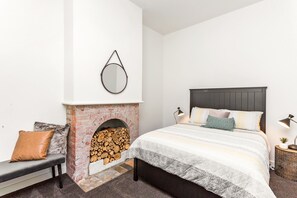 3 bedrooms, iron/ironing board, travel crib, WiFi