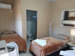 Quarto casal | 1 quarto, frigobar, cofres nos quartos, roupa de cama