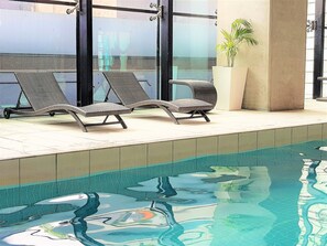 2 piscines intérieures