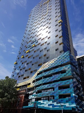 Exterior - ReadySet Apartments at Upper West Side (Melbourne)