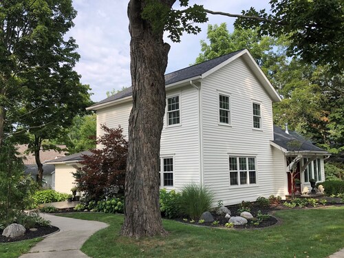 Renovated Historic Home!  2 blocks to downtown!