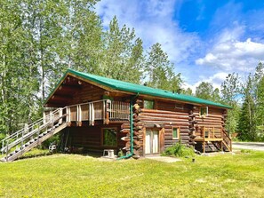 Exterior - Tucked Away Timber Upper Suite (Fairbanks)