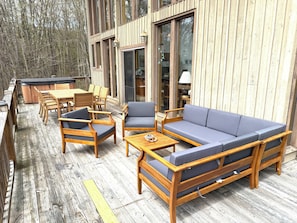 Outdoor dining - ML06-New owner/Updates! Trail to Lake! Views! hot tub! A/C! (Davis)