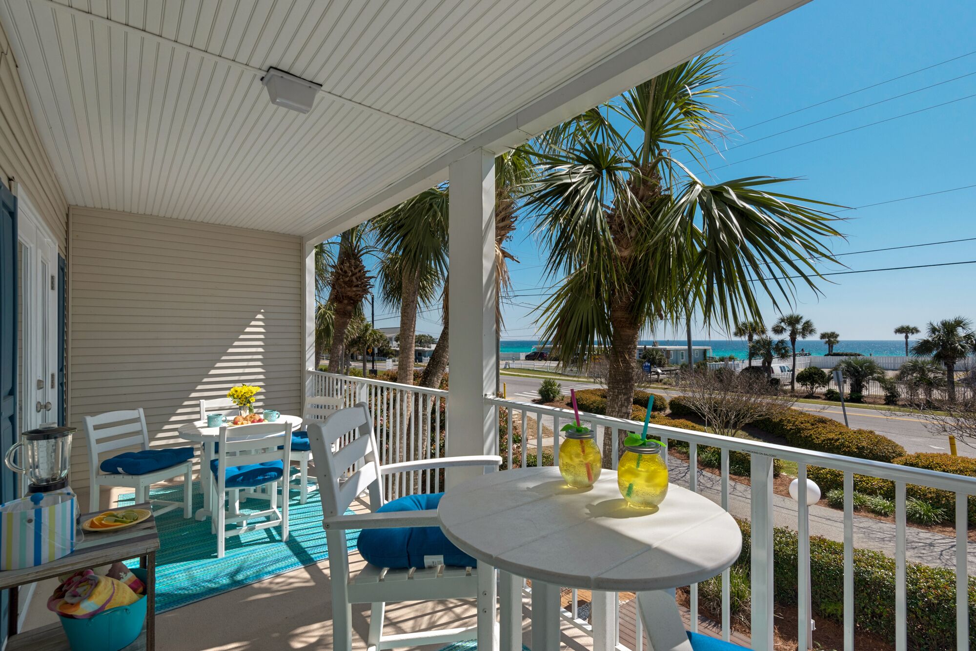 BEAUTIFUL WATER VIEWS ~ RELAXING COASTAL DECOR!