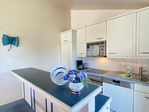 Kühlschrank, Mikrowelle, Ofen, Geschirrspüler