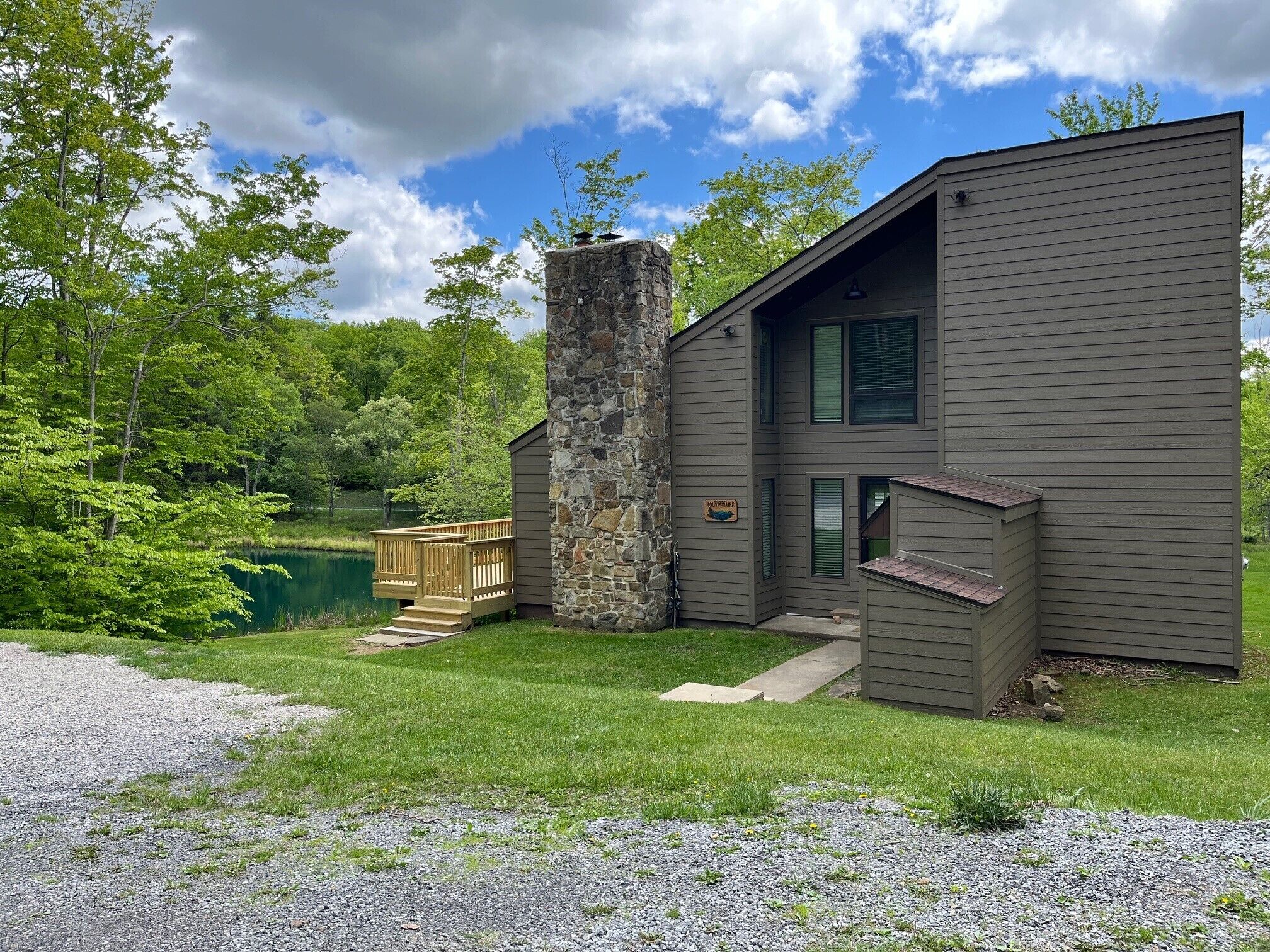 SS12-Private stocked pond! Dolly Sods Access! Hot tub!