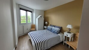 2 slaapkamers, een strijkplank/strijkijzer, wifi, beddengoed