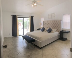 3 habitaciones, tabla de planchar con plancha, internet y ropa de cama