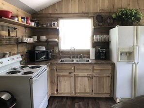 Private kitchen | Fridge, microwave, oven, stovetop