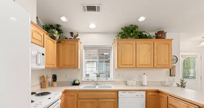 COMFY-COZY, Quiet, EV car CHARGER, GARAGE, Recliner