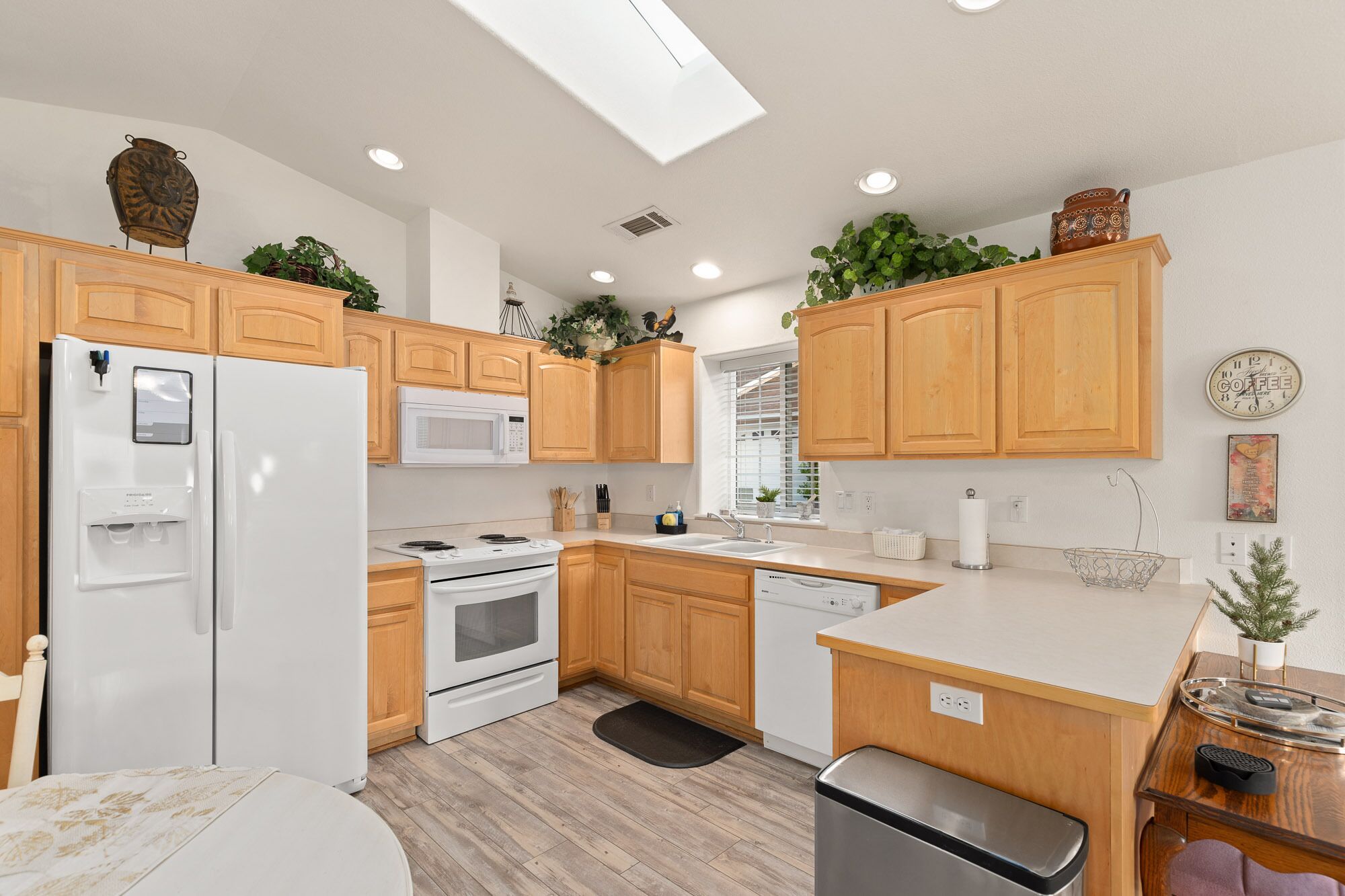 Frigorífic, microones, forn i placa de cuina 