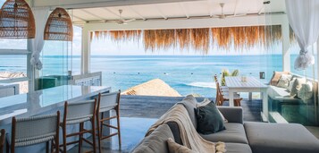 Minibar, escritorio, wifi gratis y ropa de cama