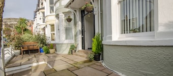 Luxury 4 Star Holiday Apartment 3, Free Wi-Fi, 3 bedrooms, 2 bathrooms.